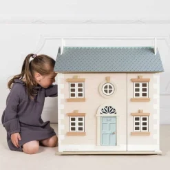 Bay Tree Wooden Dollhouse