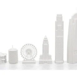 New York Versus Los Angeles Acrylic Chess Set with Black and White Wood Hatch Board